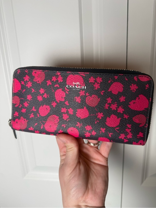 Coach Handbags - Coach floral wallet